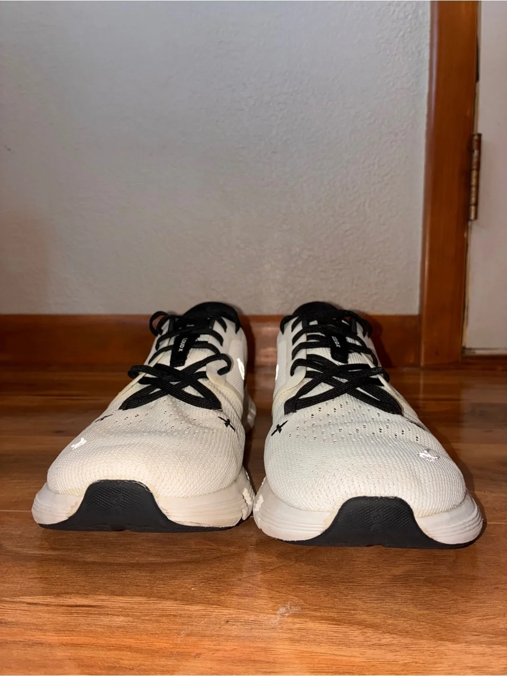 On Cloud X Men’s Athletic Training Sneaker Shoes, white - size 9.5